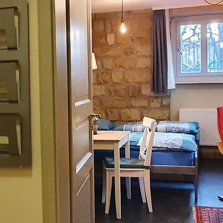 Haniel Leo Apartment *