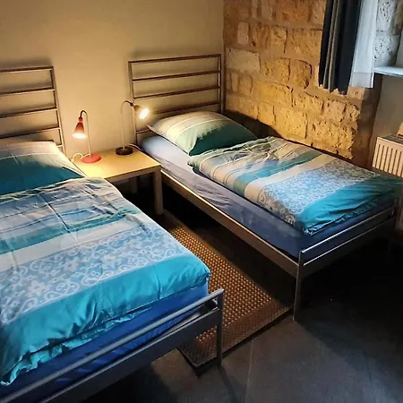 Haniel Leo Apartment *