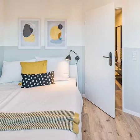 New I Cozy I Netflix I Wlan I Near Airport Apartment *