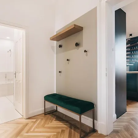 Neu! Palais Residenz Direkt Im Zentrum Inklusive Netflix Apartment Dresden