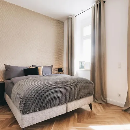 Neu! Palais Residenz Direkt Im Zentrum Inklusive Netflix Apartment
