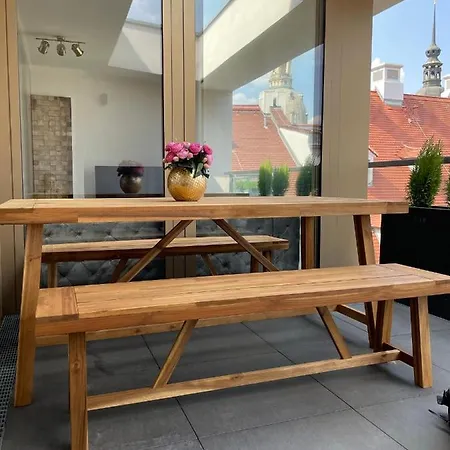 Modernes An Der Frauenkirche Ii