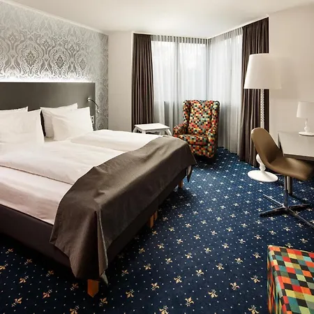 - South, An Ihg Hotell