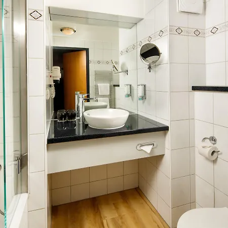 - South, An Ihg Hotel 4*