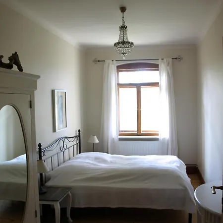 Sunnyside 1 Apartment *
