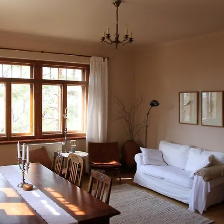 Sunnyside 1 Apartment *