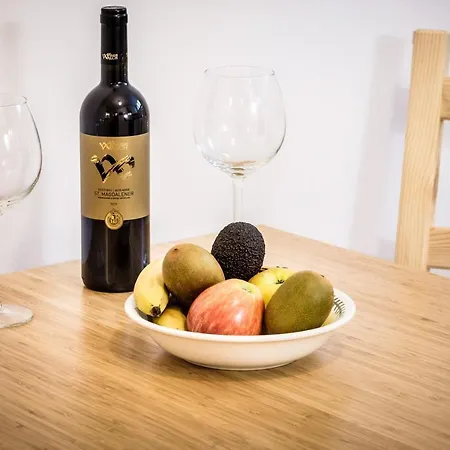 Wunderschoene In Sanierter Villa! Incl Wifi Apartment *
