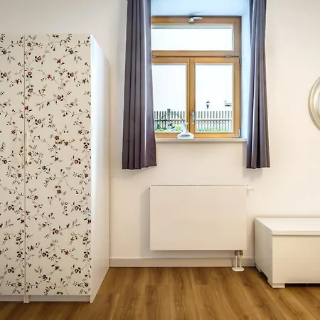 Wunderschoene In Sanierter Villa! Incl Wifi Apartment