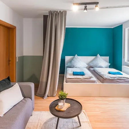 Schone Mit Kleiner Terrasse In *