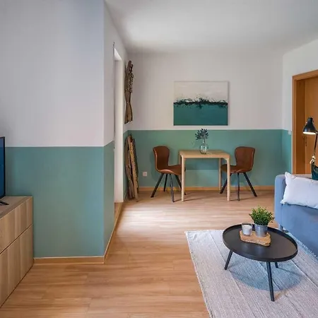 Apartment Schone Mit Kleiner Terrasse In *