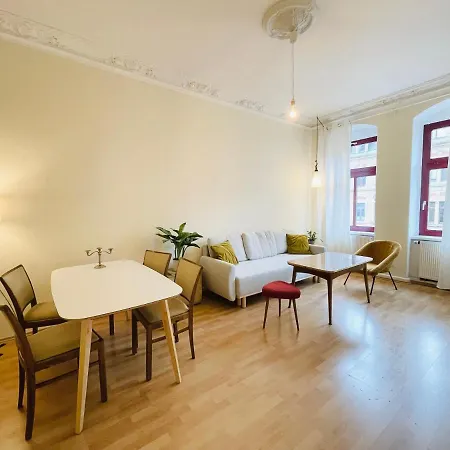 Apartment Stilvolle Altbauwohnung Am Rande Der Dresdner Neustadt *