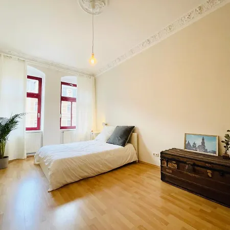 Apartment Stilvolle Altbauwohnung Am Rande Der Dresdner Neustadt