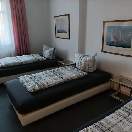 Fuer Monteure In Dresden, Mit Eigenem Bad Und Grosser Gemeinschaftskueche Guest house