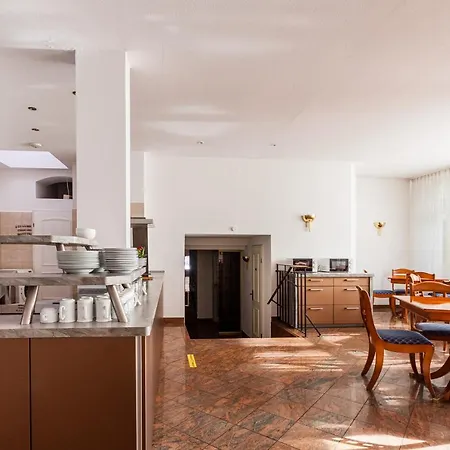 Fuer Monteure In Dresden, Mit Eigenem Bad Und Grosser Gemeinschaftskueche Guest house