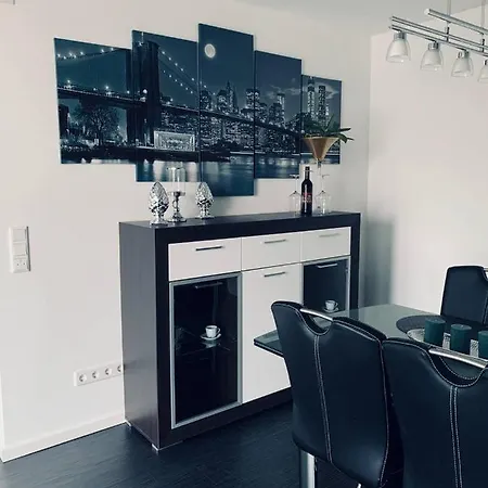 Apartment Mit Penthouse Charakter In *