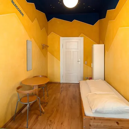 Hostel Mondpalast *