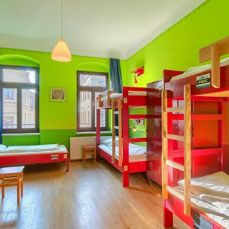 Mondpalast Hostel *