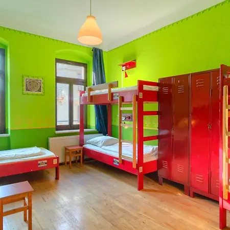 Mondpalast Hostel *