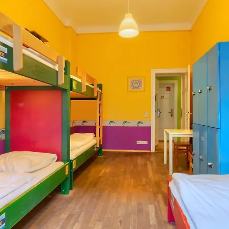 Mondpalast Hostel *