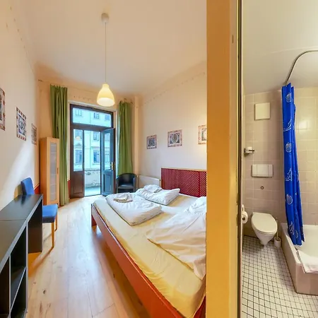 Mondpalast Hostel *