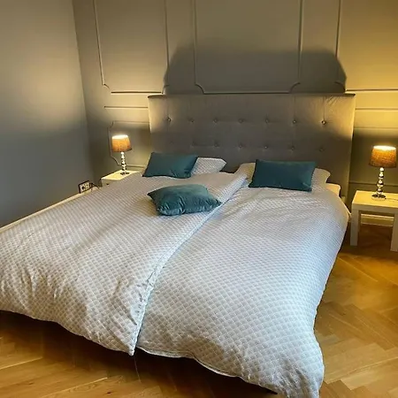 Apartment In Jugendstilvilla Am Grossen Garten I Balkone I Wlan *