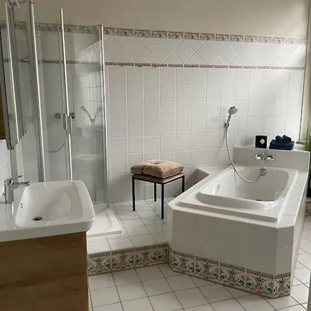In Jugendstilvilla Am Grossen Garten I Balkone I Wlan Apartment