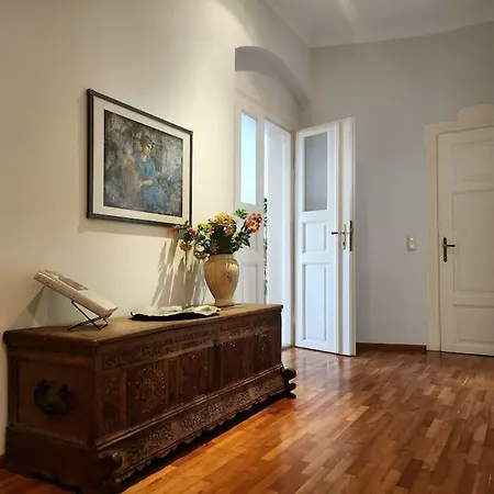 4 Raum Mit Balkon Auf 120sqm In Lage Apartment