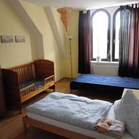 Apartment Sehr-schoene-4-raum-maisonette-fewo-mit-110qm-balkon-zentral-preiswert-t7 *