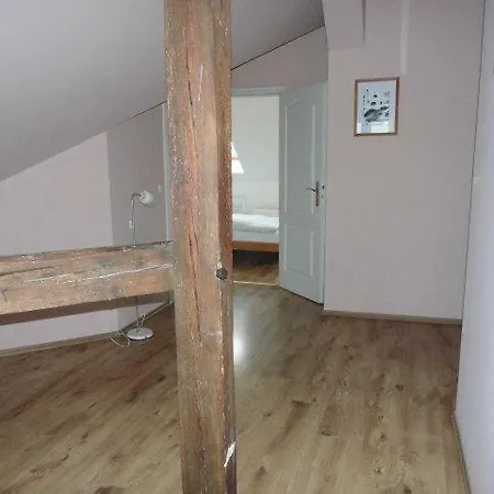 Sehr-schoene-4-raum-maisonette-fewo-mit-110qm-balkon-zentral-preiswert-t7 * Dresden