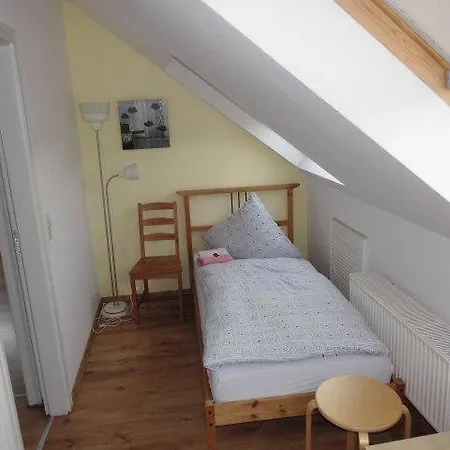 Apartment Sehr-schoene-4-raum-maisonette-fewo-mit-110qm-balkon-zentral-preiswert-t7 Dresden