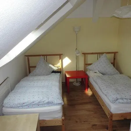 Apartment Sehr-schoene-4-raum-maisonette-fewo-mit-110qm-balkon-zentral-preiswert-t7
