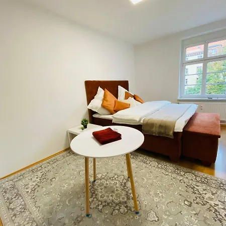 Schones Naher Bahnhof Neustadt Zentral Wlan Homestay *