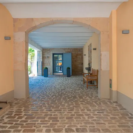 Otel Hofgarten 1824 Garni 3*