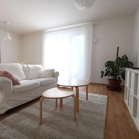 Apartment Gemuetliches In Geraeumiger Gemeinschaftswohnung