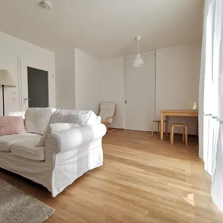 Gemuetliches In Geraeumiger Gemeinschaftswohnung Apartment *