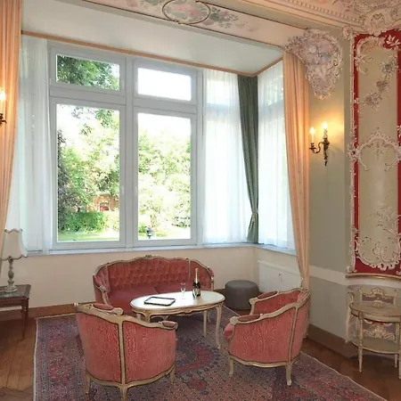 Haniel Hugo Apartment *