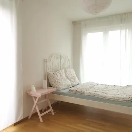 Apartment Gemuetliches In Geraeumiger Gemeinschaftswohnung *