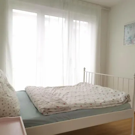 Apartment Gemuetliches In Geraeumiger Gemeinschaftswohnung *