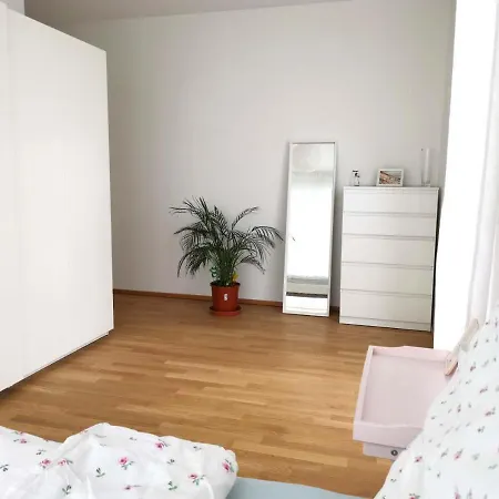 Apartment Gemuetliches In Geraeumiger Gemeinschaftswohnung Dresden