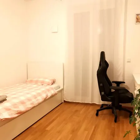 Apartment Gemuetliches In Geraeumiger Gemeinschaftswohnung Dresden