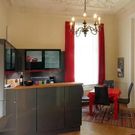 Haniel Hugo Apartment *