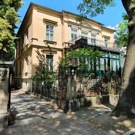 Haniel Oskar Apartment *