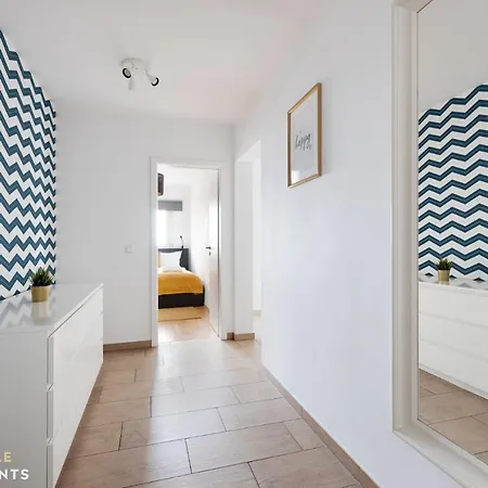 New! Pineapple Zwinger V Apartment