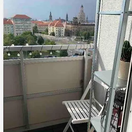 Apartment Uber Den Dachern Im Zentrum Von Dresden