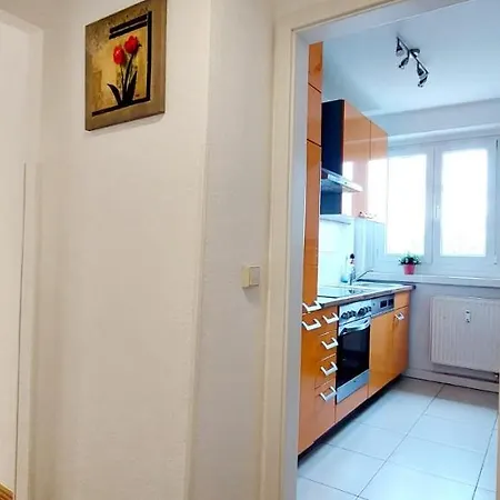 Helles Mit Balkon Am Grossen Garten Nahe Stadtzentrum Drezno