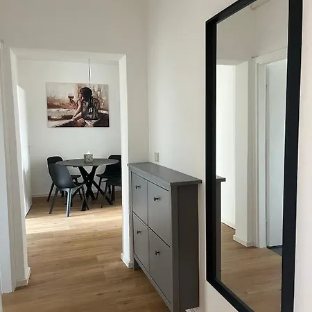 Monteur-& Eichmann Apartment