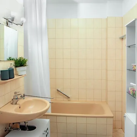 5 Min Zur Elbe, Helle Geraeumige 2-raum-whg, Neustadt, Lage Apartment