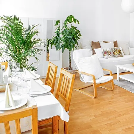 5 Min Zur Elbe, Helle Geraeumige 2-raum-whg, Neustadt, Lage Apartment