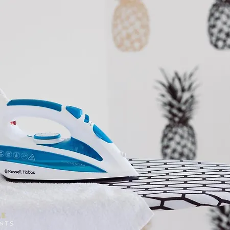 New! Pineapple Zwinger V Apartment