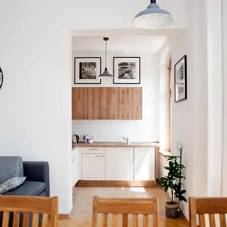 Apartment 1-raum-wohnung Zentral Gelegen